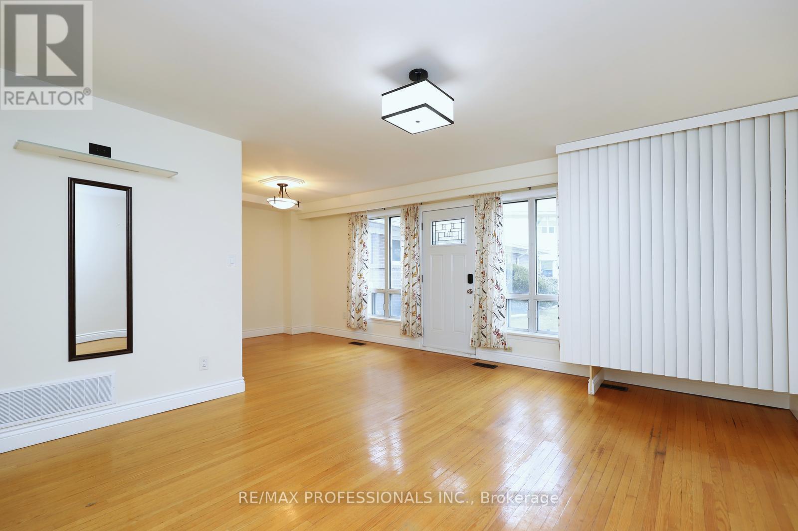 Row / Townhouse for Sale in 20 - 160 CARSBROOKE ROAD|Toronto (Etobicoke West Mall), Ontario M9C1G9 4
