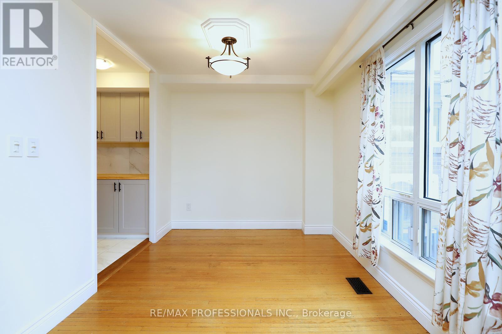 Row / Townhouse for Sale in 20 - 160 CARSBROOKE ROAD|Toronto (Etobicoke West Mall), Ontario M9C1G9 5