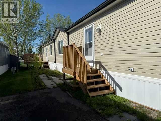 Mobile Home for Sale in 202, 1101 84 Street NE|Calgary, Alberta T2A7X2 2