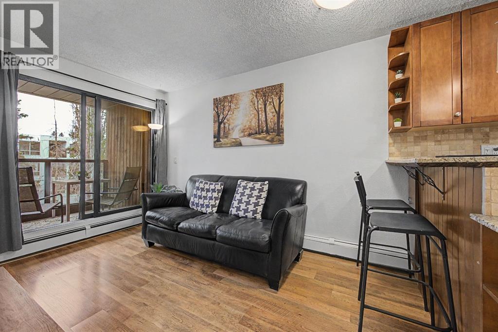 Apartment for Sale in 207, 2130 17 Street SW|Calgary, Alberta T2T4M4 4