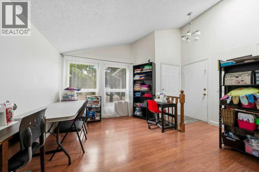 House for Sale in 112 Cedargrove Way SW|Calgary, Alberta T2W4V2 3