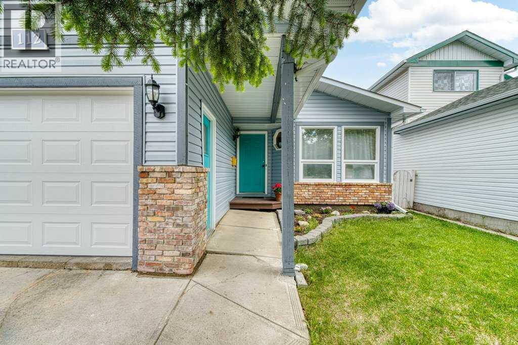 House for Sale in 112 Cedargrove Way SW|Calgary, Alberta T2W4V2 2
