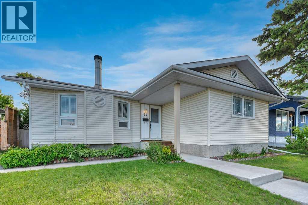 House for Sale in 23 Penworth Crescent SE|Calgary, Alberta T2A4C5