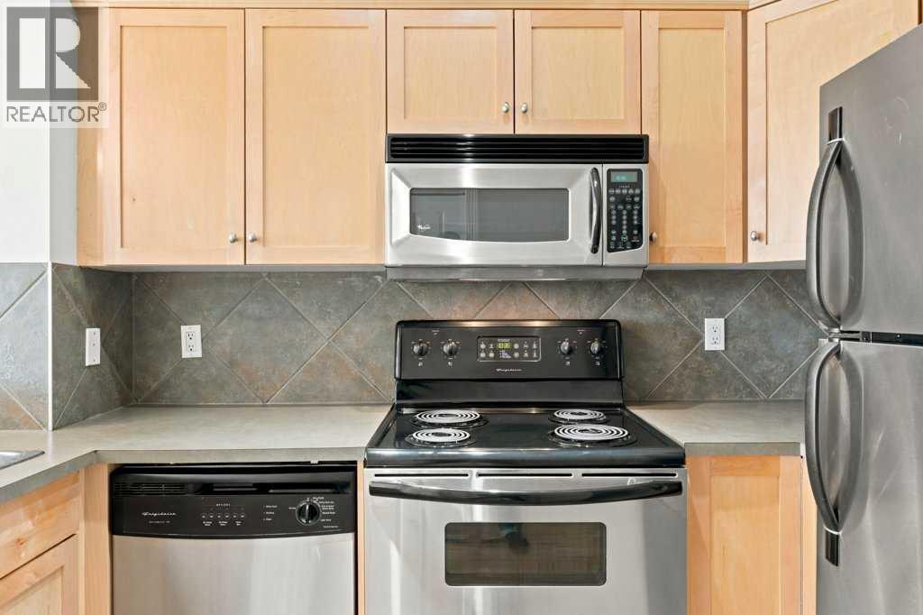 Row / Townhouse for Sale in 11, 133 Rockyledge View NW|Calgary, Alberta T3G5X2 4