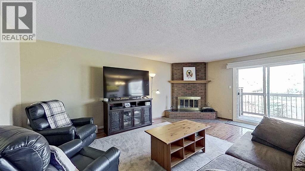 Duplex for Sale in 5803 Dalgleish Road NW|Calgary, Alberta T3A1K4 4