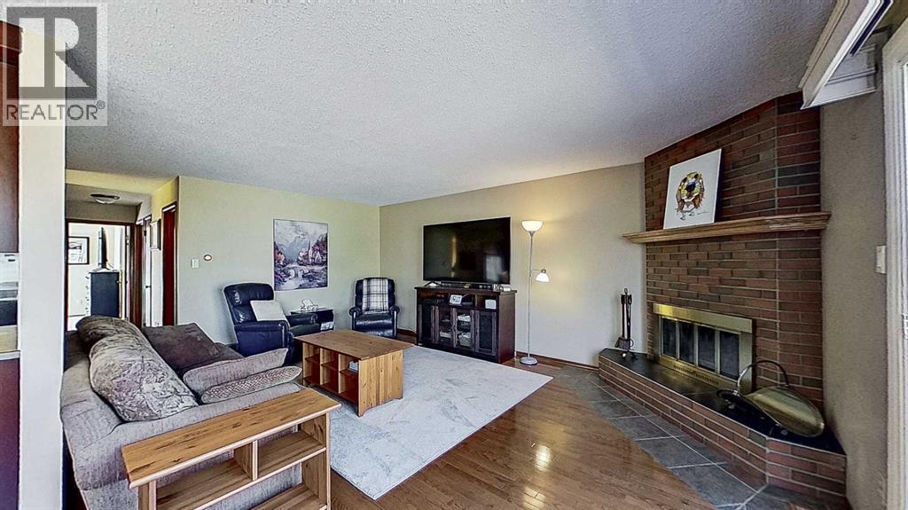Duplex for Sale in 5803 Dalgleish Road NW|Calgary, Alberta T3A1K4 5
