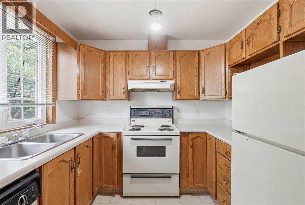 Row / Townhouse for Sale in 80 Abberfield Court NE|Calgary, Alberta T2A7N4 5