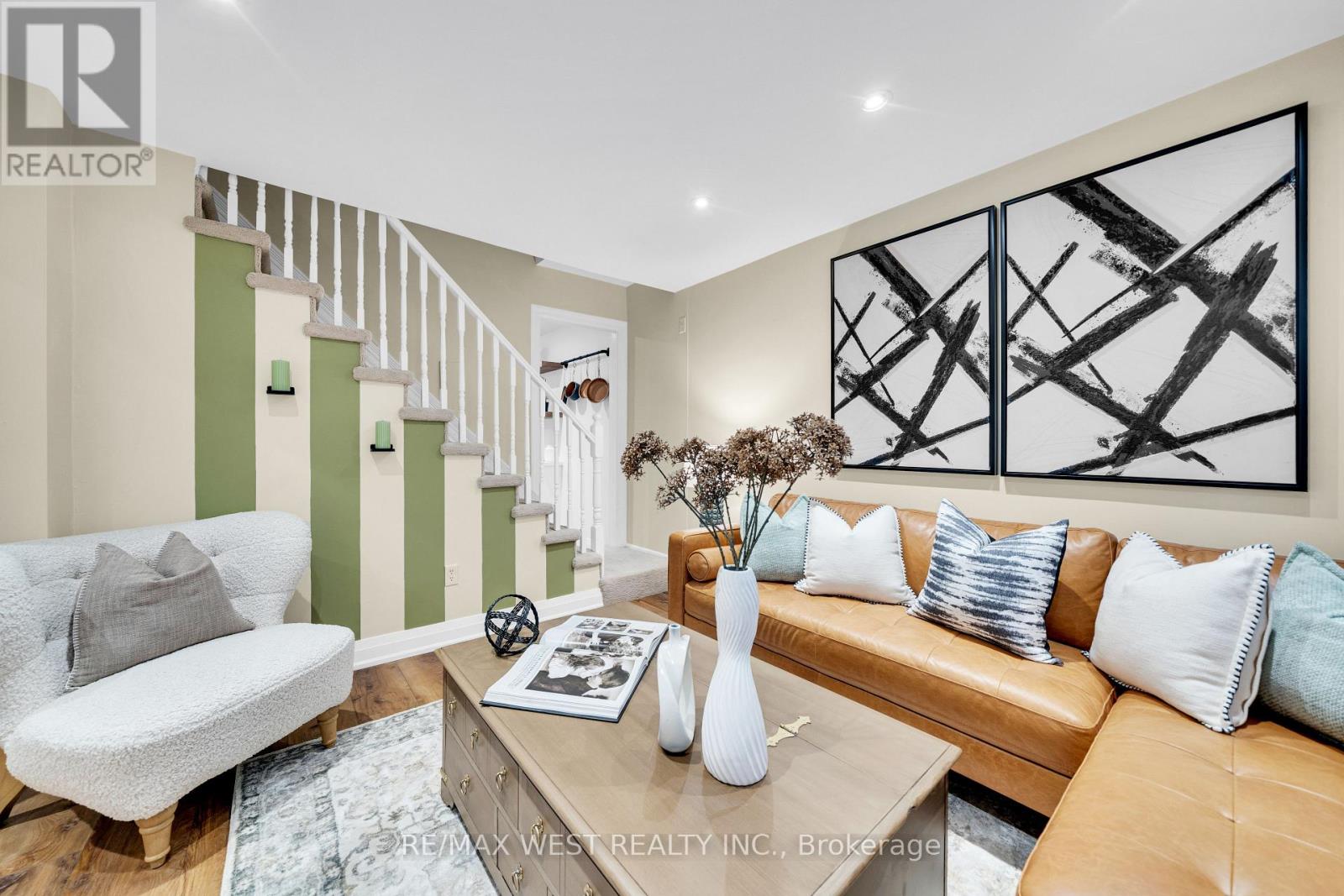 Row / Townhouse for Sale in 259 SIXTH STREET|Toronto (New Toronto), Ontario M8V3A8 4