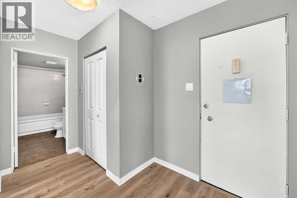 Apartment for Sale in 401, 316 1 Avenue NE|Calgary, Alberta T2E0B2 4