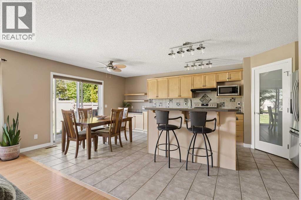 House for Sale in 11 Somerglen Court SW|Calgary, Alberta T2Y3V5 4