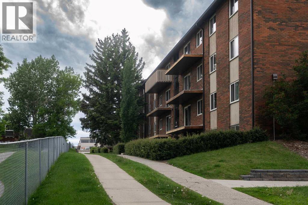 Apartment for Sale in 731, 11620 Elbow Drive SW|Calgary, Alberta T2W3L6