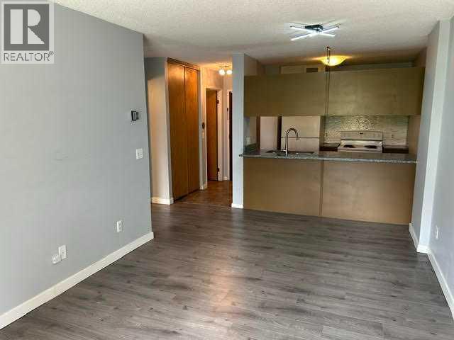 Apartment for Sale in 402, 738 3 Avenue SW|Calgary, Alberta T2P0G7 4