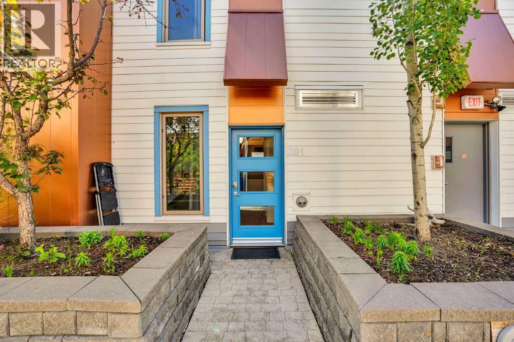 Row / Townhouse for Sale in 201, 116 7A Street NE|Calgary, Alberta T2E0C4 5