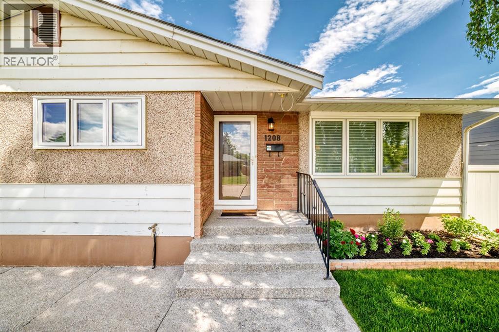 House for Sale in 1208 Mackid Road NE|Calgary, Alberta T2E6B1 2