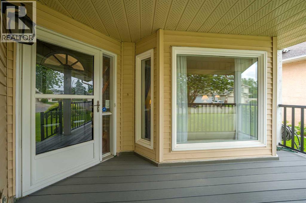 House for Sale in 308 Douglasbank Drive SE|Calgary, Alberta T2Z3C7 4