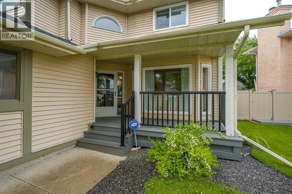 House for Sale in 308 Douglasbank Drive SE|Calgary, Alberta T2Z3C7 3