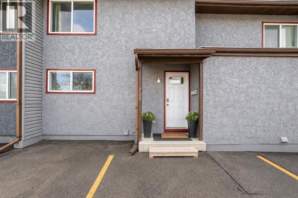 Row / Townhouse for Sale in 702, 9930 Bonaventure Drive SE|Calgary, Alberta T2J4L4