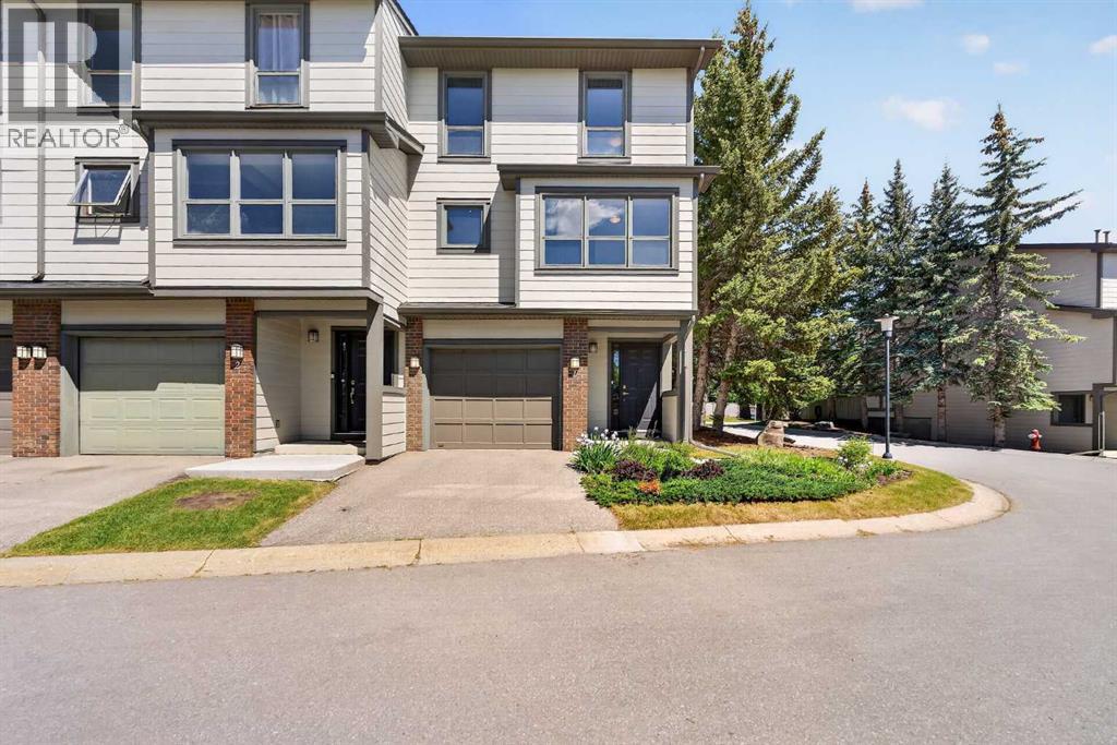 Row / Townhouse for Sale in 1, 185 Woodridge Drive SW|Calgary, Alberta T2W3X7 3