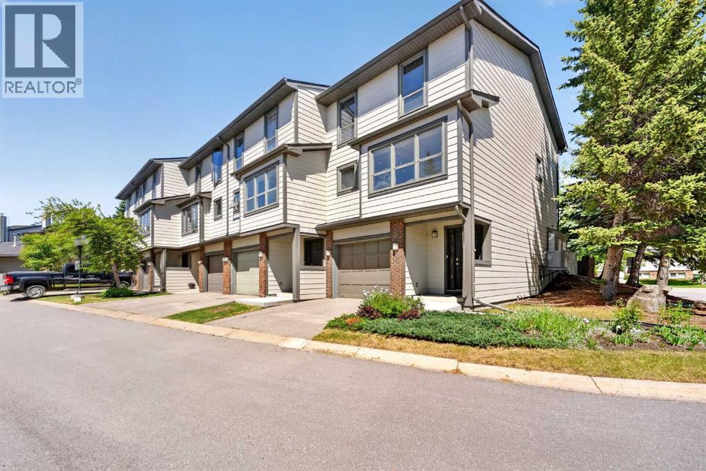 Row / Townhouse for Sale in 1, 185 Woodridge Drive SW|Calgary, Alberta T2W3X7