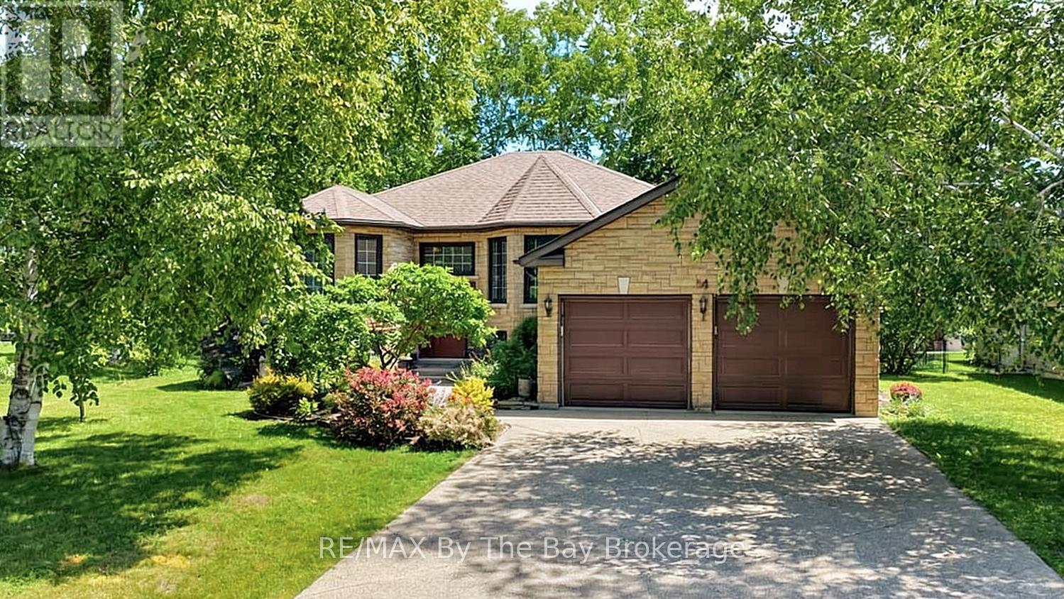 54 FAIRWAY CRESCENT