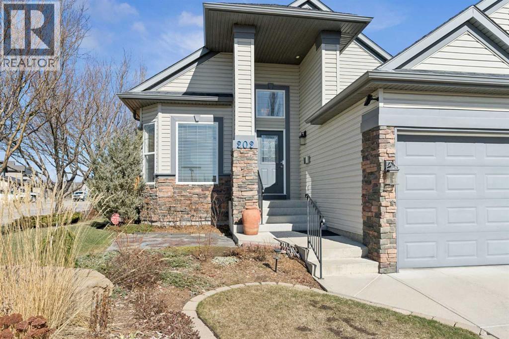 House for Sale in 202 Tusslewood Terrace NW|Calgary, Alberta T3L2W5 2
