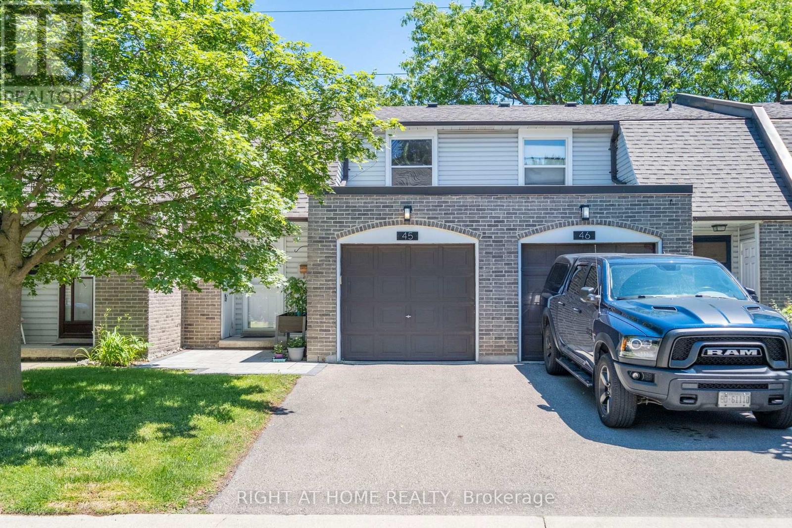 Row / Townhouse for Sale in 45 - 2440 BROMSGROVE ROAD|Mississauga (Clarkson), Ontario L5J4J7