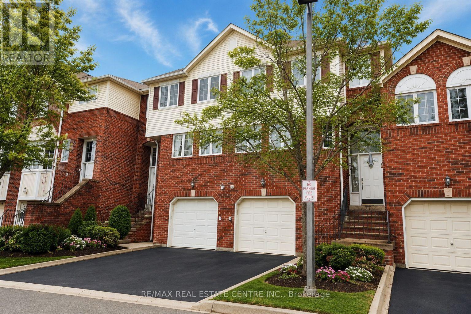 Row / Townhouse for Sale in 10 - 4605 DONEGAL DRIVE|Mississauga (Central Erin Mills), Ontario L5M4X7
