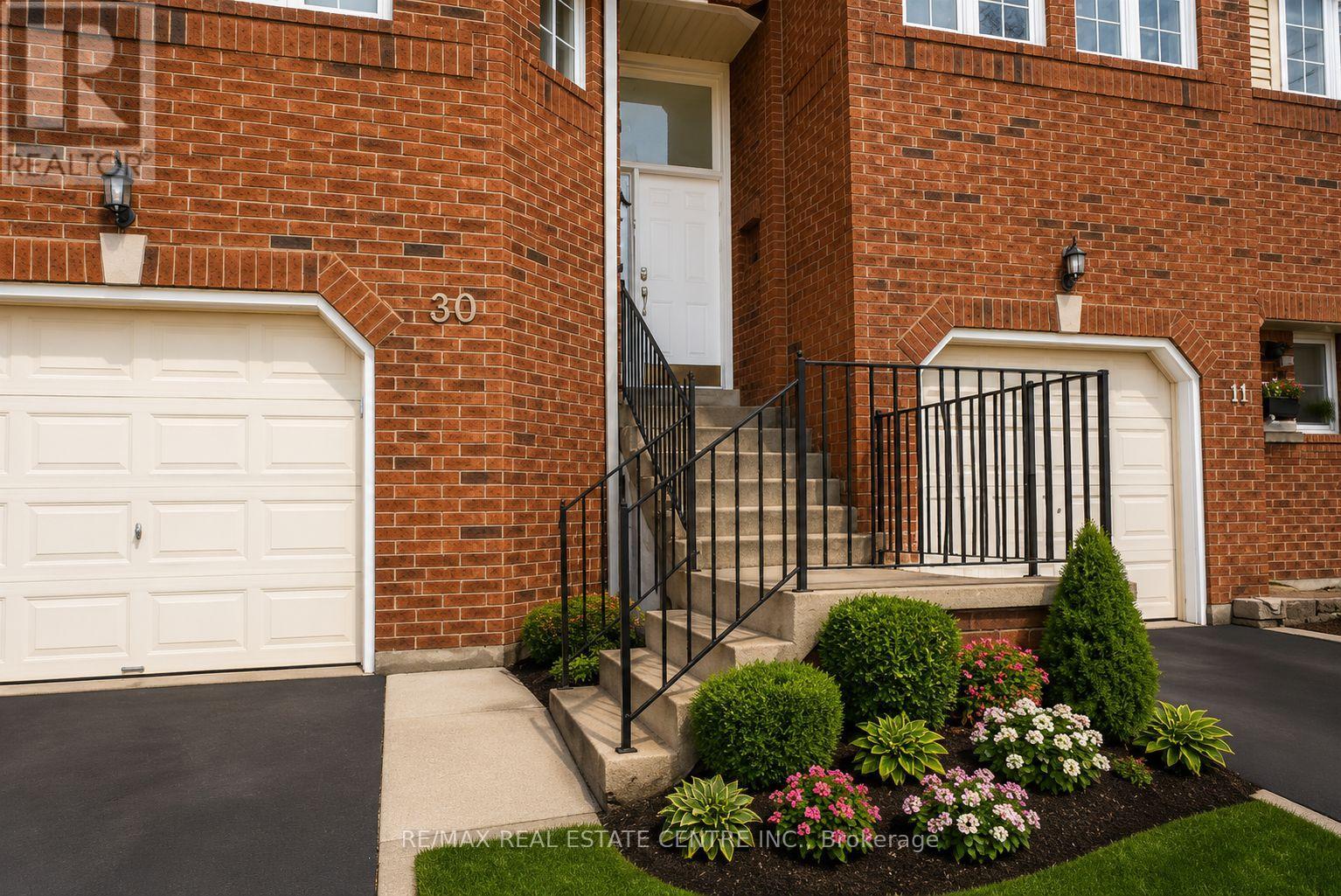 Row / Townhouse for Sale in 10 - 4605 DONEGAL DRIVE|Mississauga (Central Erin Mills), Ontario L5M4X7 2