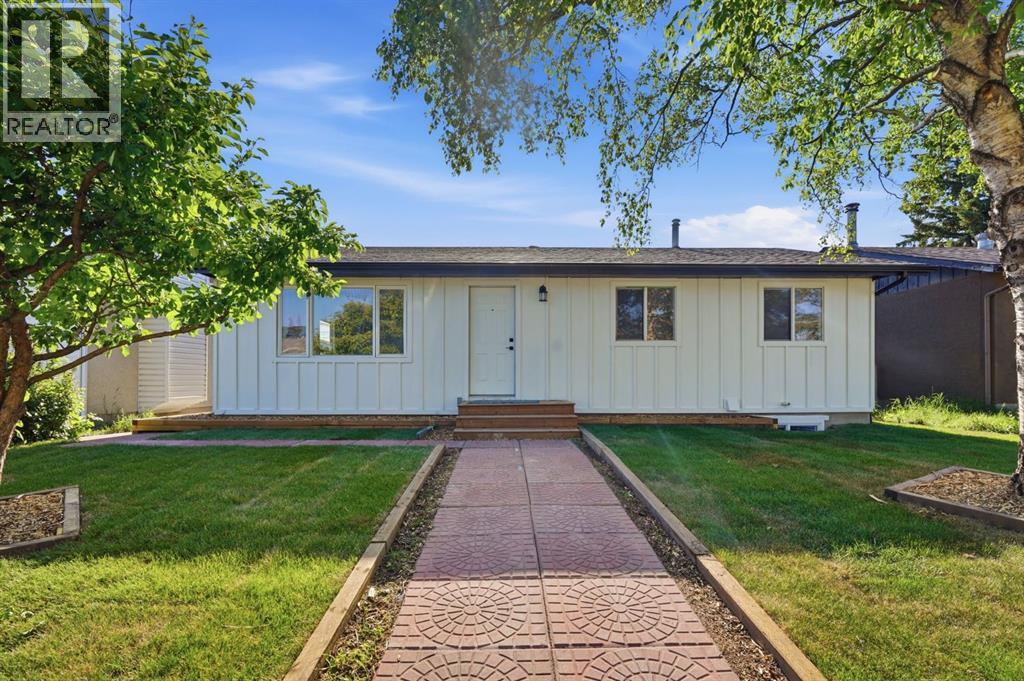 House for Sale in 19 Mardale Crescent NE|Calgary, Alberta T2A3V4