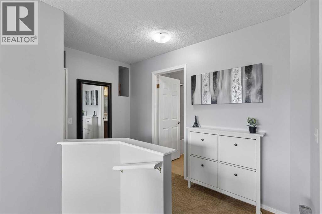 House for Sale in 244 Scurfield Place NW|Calgary, Alberta T3L1T5 3
