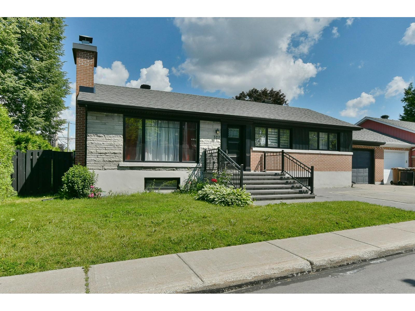 327 Boul. Marc-Aurèle-Fortin