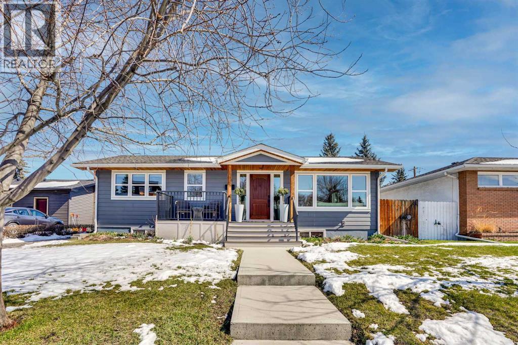 House for Sale in 34 Malibou Road SW|Calgary, Alberta T2V1W8
