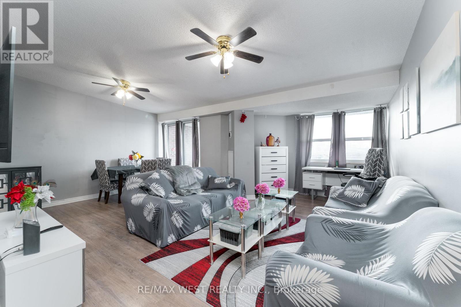 612 - 4062 LAWRENCE AVENUE E