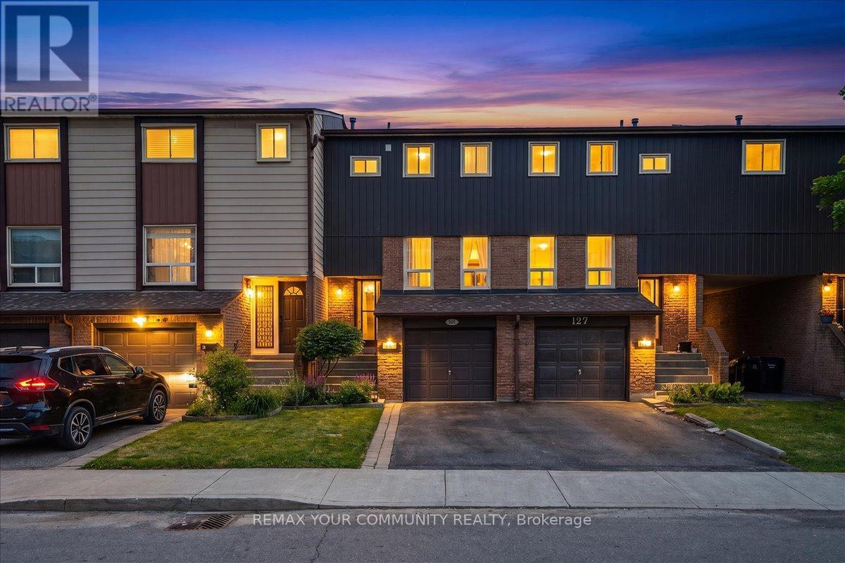 Row / Townhouse for Sale in 126 - 1221 DUNDIX ROAD|Mississauga (Applewood), Ontario L4Y3Y9