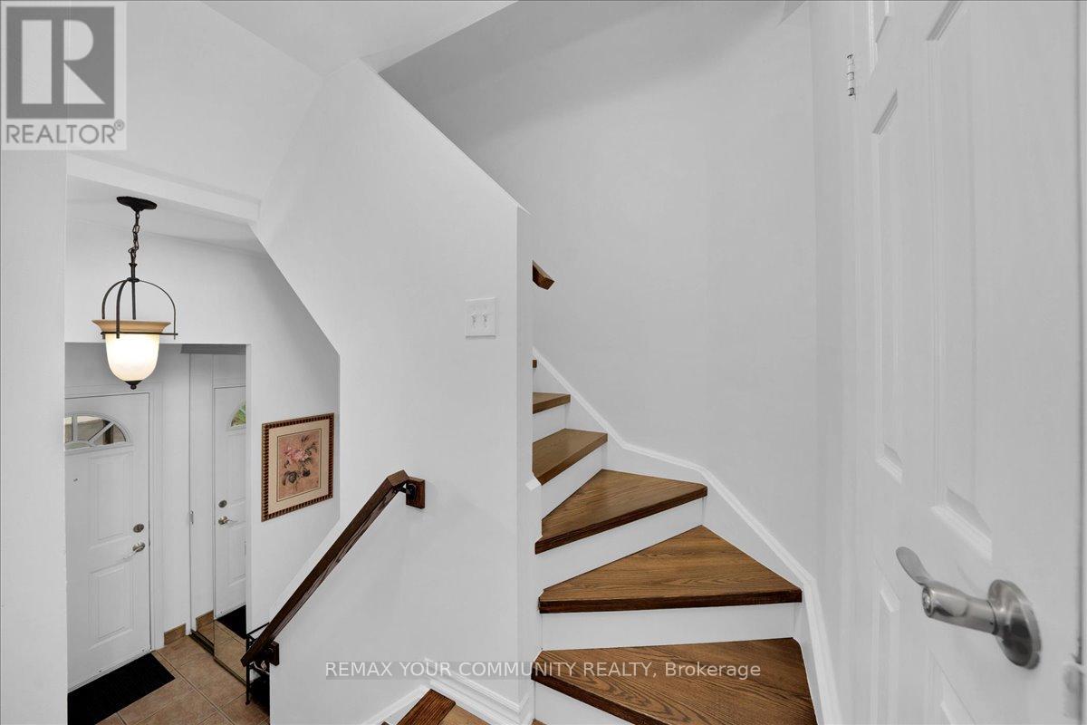 Row / Townhouse for Sale in 126 - 1221 DUNDIX ROAD|Mississauga (Applewood), Ontario L4Y3Y9 5