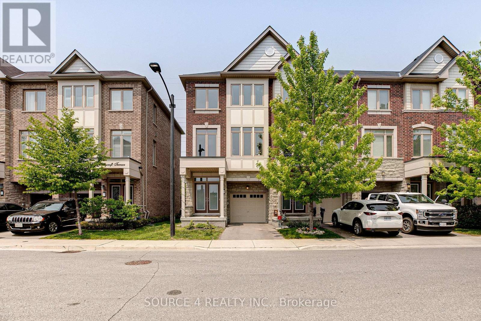 Row / Townhouse for Sale in 379 LADYCROFT TERRACE|Mississauga (Cooksville), Ontario L5A3N8