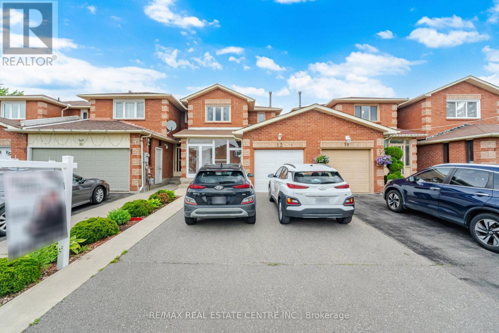 Row / Townhouse for Sale in 12 WOODSEND RUN|Brampton (Fletcher's Creek South), Ontario L6Y4G8 3