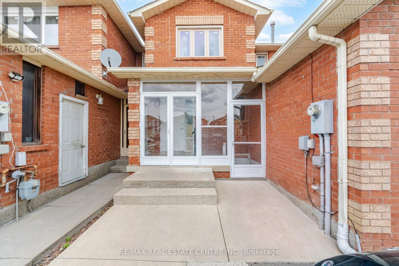 Row / Townhouse for Sale in 12 WOODSEND RUN|Brampton (Fletcher's Creek South), Ontario L6Y4G8 5