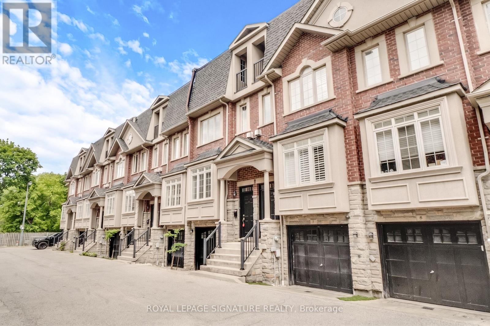 Row / Townhouse for Sale in 9 STREIGHT LANE|Toronto (Islington-City Centre West), Ontario M9B0A3 2
