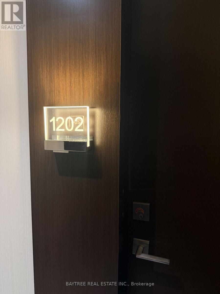 1202 - 2221 YONGE STREET