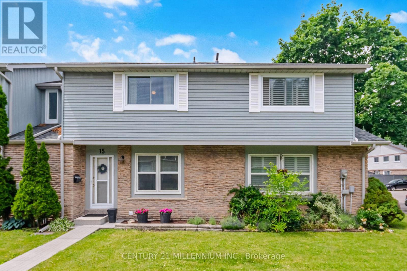 Row / Townhouse for Sale in 15 - 120 FALCONER DRIVE|Mississauga (Streetsville), Ontario L5N1P5