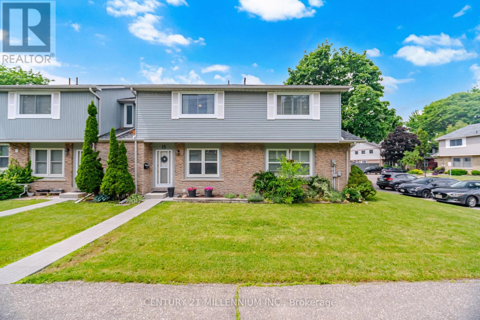 Row / Townhouse for Sale in 15 - 120 FALCONER DRIVE|Mississauga (Streetsville), Ontario L5N1P5 3