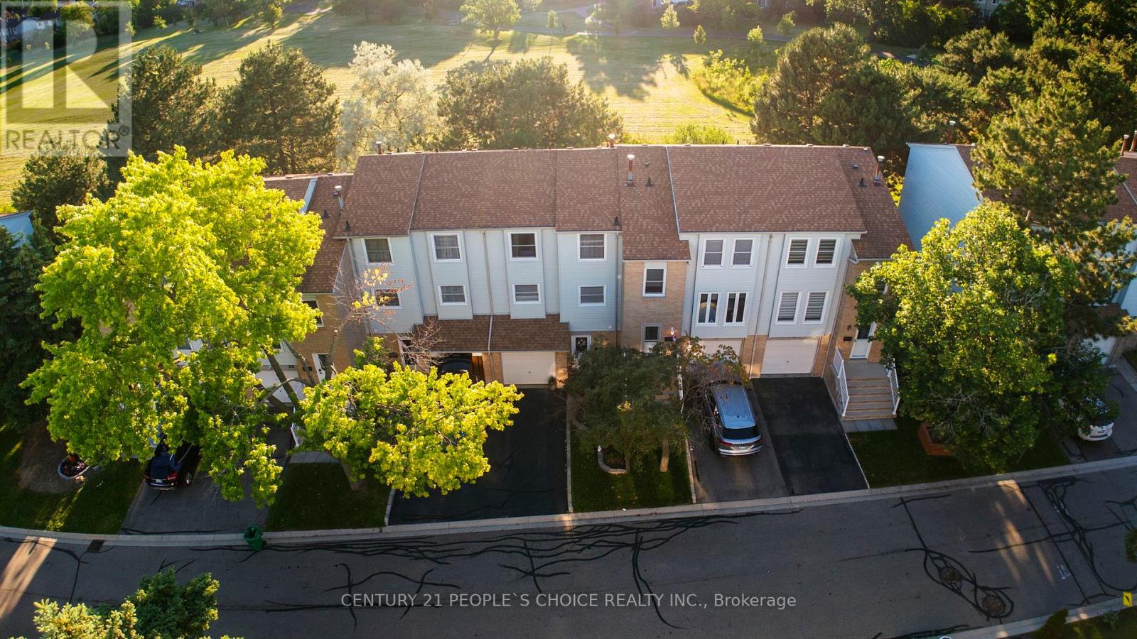 Row / Townhouse for Sale in 22 - 5878 MONTEVIDEO ROAD|Mississauga (Meadowvale), Ontario L5N2V5 2