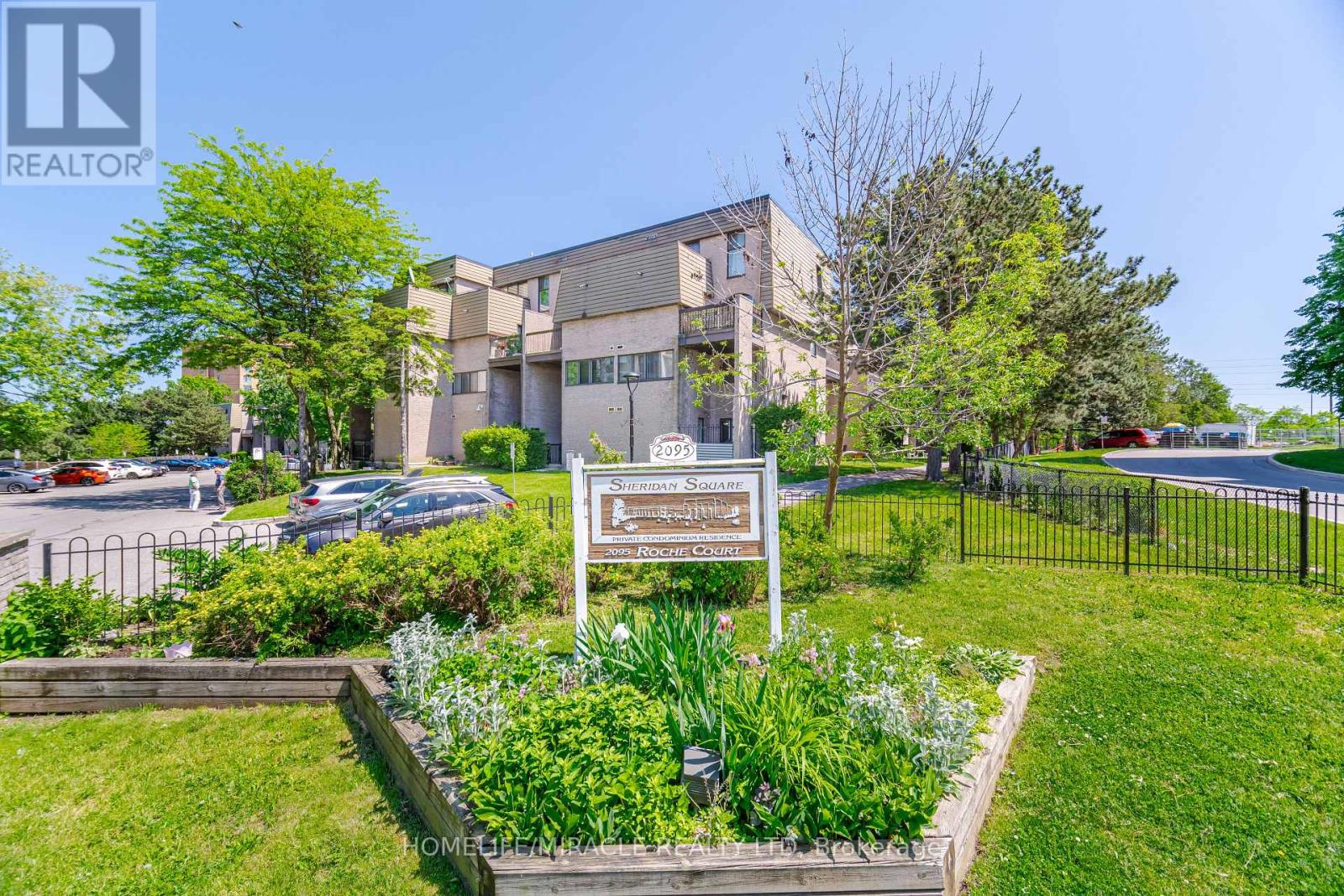 Row / Townhouse for Sale in 137 - 2095 ROCHE COURT|Mississauga (Sheridan), Ontario L5K2C8