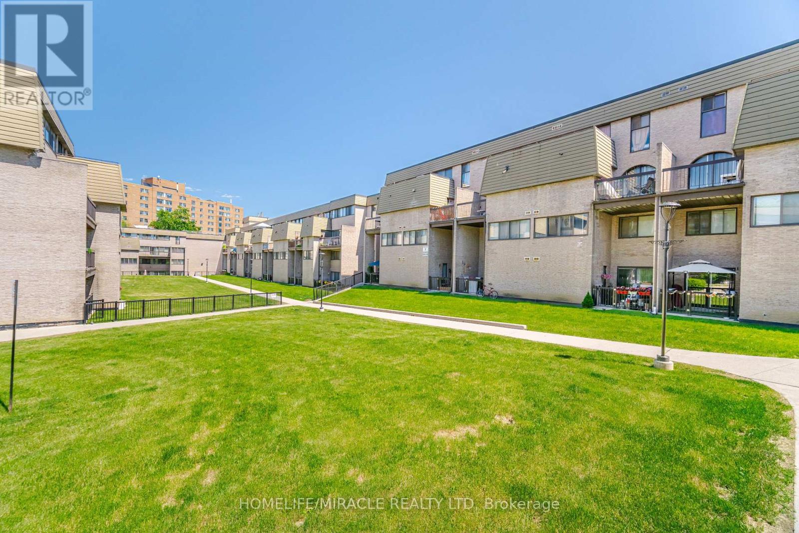 Row / Townhouse for Sale in 137 - 2095 ROCHE COURT|Mississauga (Sheridan), Ontario L5K2C8 3