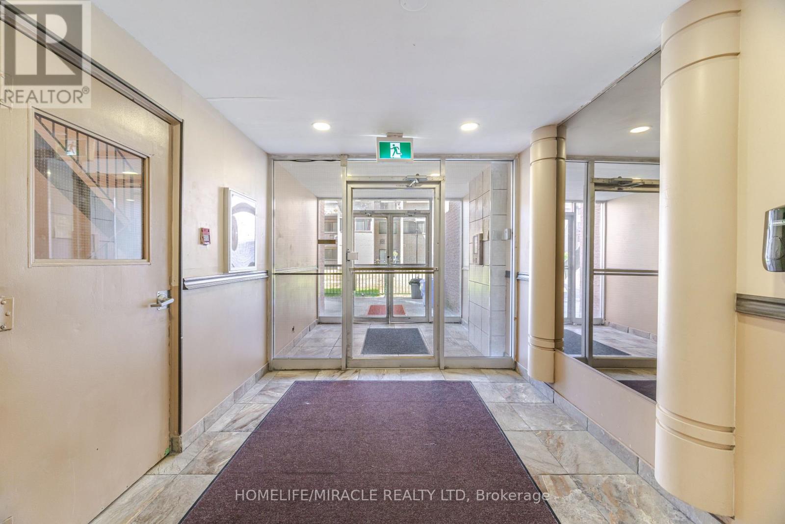 Row / Townhouse for Sale in 137 - 2095 ROCHE COURT|Mississauga (Sheridan), Ontario L5K2C8 4