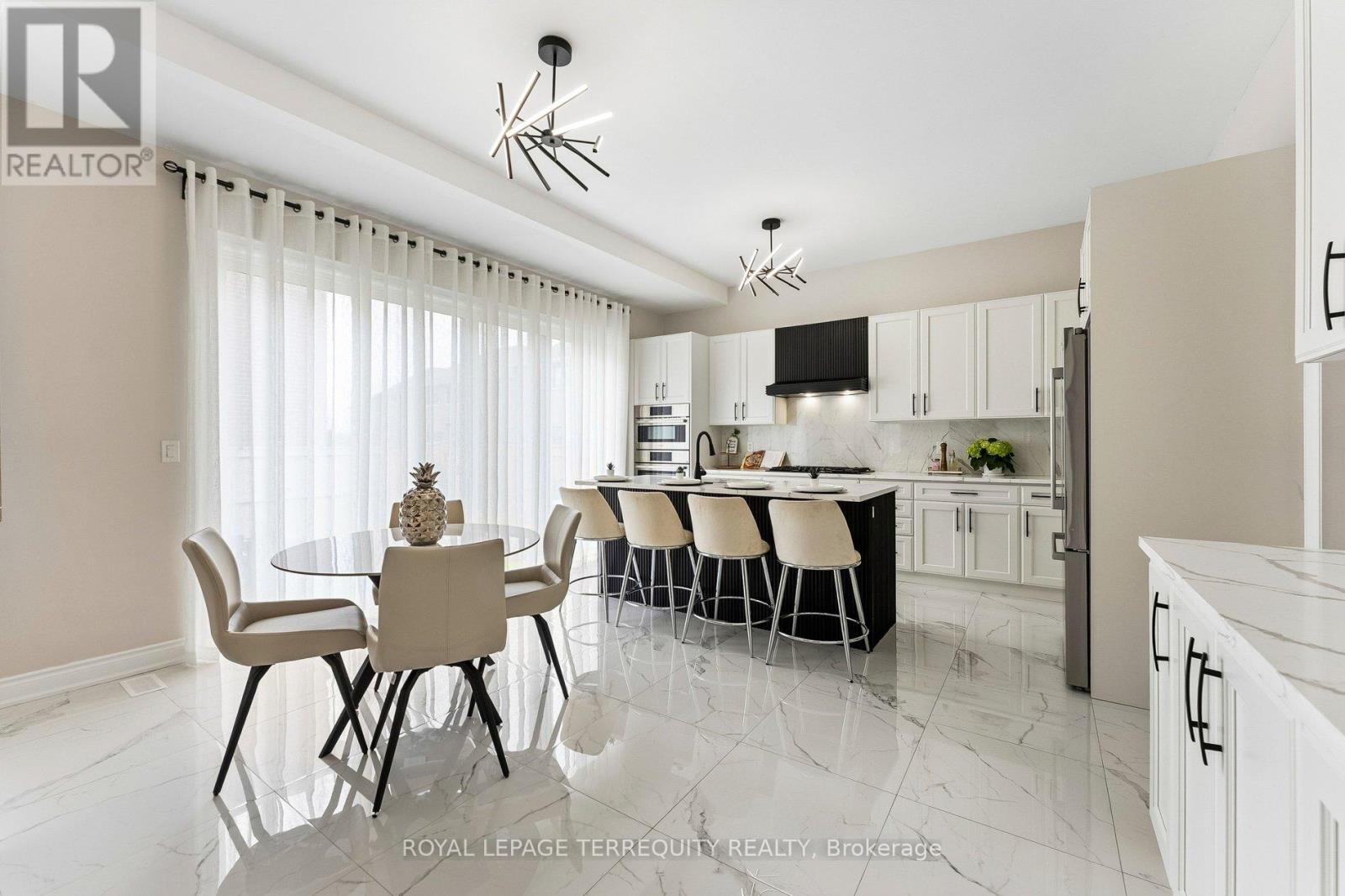 7 BALLANVIEW COURT