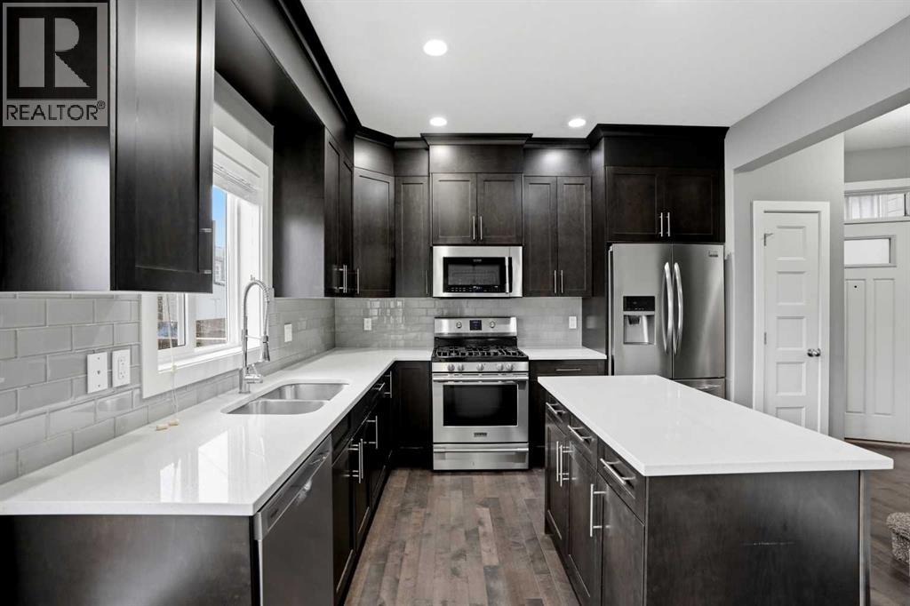 Row / Townhouse for Sale in 2, 112 23 Avenue NE|Calgary, Alberta T2E1V5 4