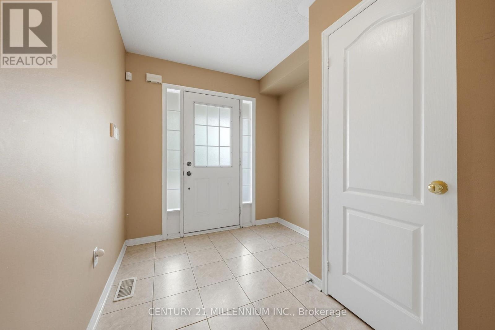 Row / Townhouse for Sale in 6 - 6399 SPINNAKER CIRCLE|Mississauga (Meadowvale Village), Ontario L5W1Z4 3