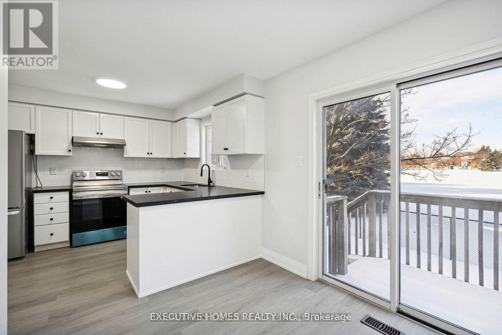 Row / Townhouse for Sale in 60 - 2665 THOMAS STREET|Mississauga (Central Erin Mills), Ontario L5M6G6